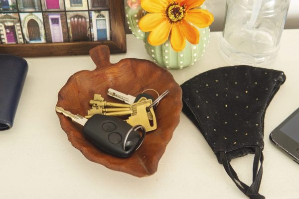 Keys in a a leaf shaped bowl